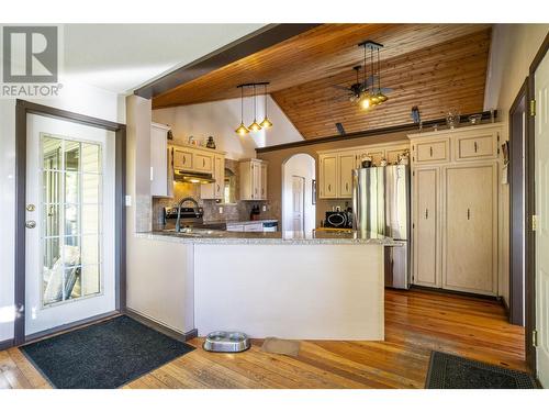 627 Grandview Bench Road Se, Salmon Arm, BC - Indoor Photo Showing Kitchen