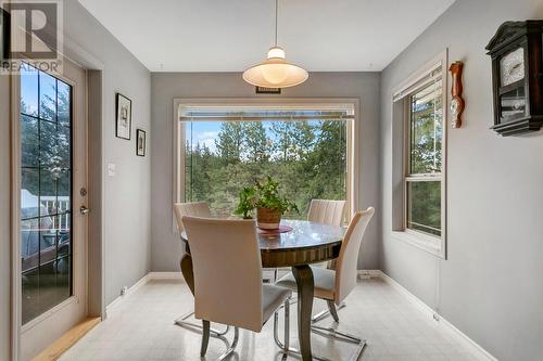 10662 Pinecrest Road, Vernon, BC - Indoor Photo Showing Dining Room