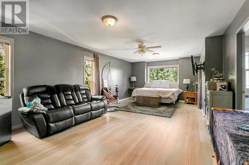 10662 Pinecrest Road, Vernon, BC - Indoor Photo Showing Bedroom