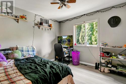 10662 Pinecrest Road, Vernon, BC - Indoor Photo Showing Bedroom