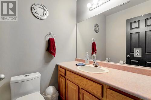 10662 Pinecrest Road, Vernon, BC - Indoor Photo Showing Bathroom