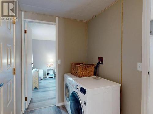 3-4500 Claridge Road, Powell River, BC - Indoor Photo Showing Laundry Room