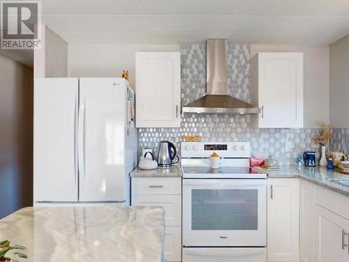 3-4500 Claridge Road, Powell River, BC - Indoor Photo Showing Kitchen