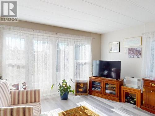 3-4500 Claridge Road, Powell River, BC - Indoor Photo Showing Living Room