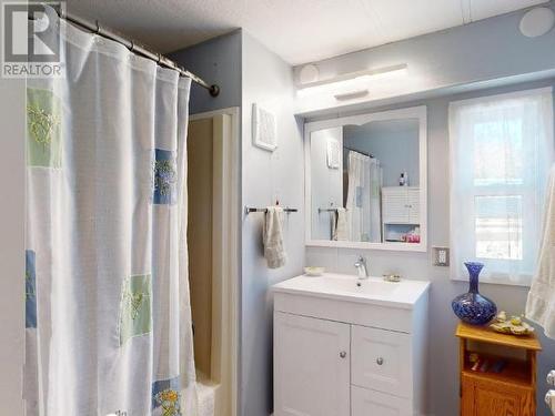 3-4500 Claridge Road, Powell River, BC - Indoor Photo Showing Bathroom