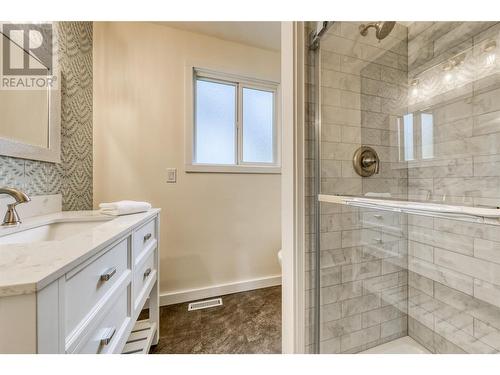 1681 28Th Avenue Ne, Salmon Arm, BC - Indoor Photo Showing Bathroom