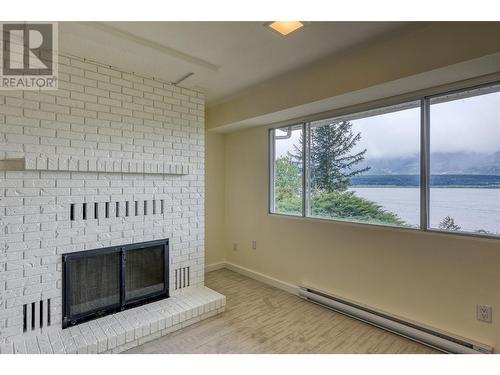 1681 28Th Avenue Ne, Salmon Arm, BC - Indoor With Fireplace