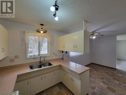 701 Kickbush Avenue, Keremeos, BC - Indoor Photo Showing Kitchen With Double Sink