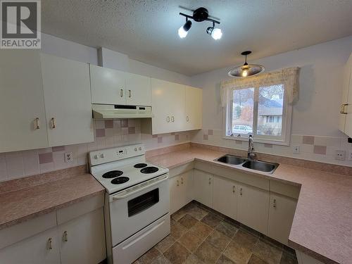 701 Kickbush Avenue, Keremeos, BC - Indoor Photo Showing Kitchen With Double Sink
