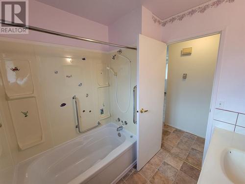 701 Kickbush Avenue, Keremeos, BC - Indoor Photo Showing Bathroom
