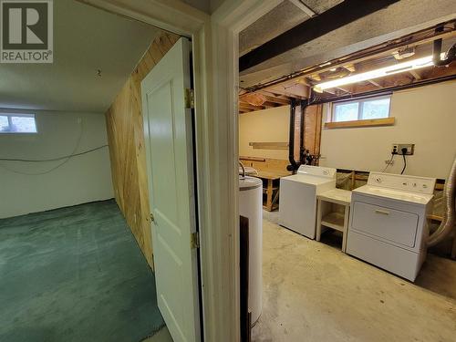 701 Kickbush Avenue, Keremeos, BC - Indoor Photo Showing Laundry Room