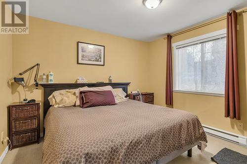 933 Bernard Avenue, Kelowna, BC - Indoor Photo Showing Bedroom