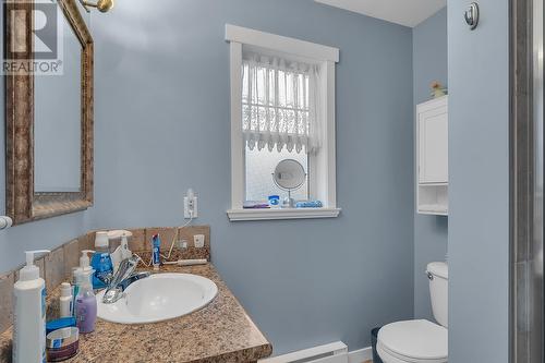 933 Bernard Avenue, Kelowna, BC - Indoor Photo Showing Bathroom