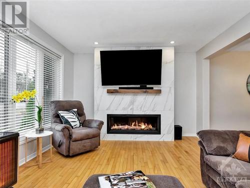 7 Bobcat Way, Stittsville, ON - Indoor Photo Showing Living Room With Fireplace