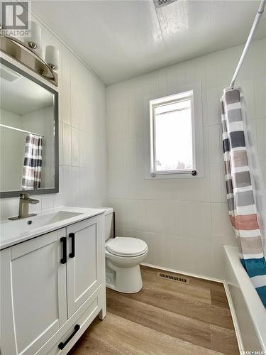 68 Irwin Avenue, Yorkton, SK - Indoor Photo Showing Bathroom