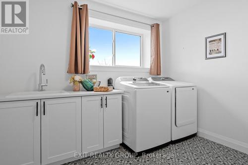 35 County Rd 29, Prince Edward County, ON - Indoor Photo Showing Laundry Room