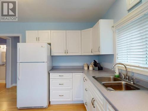 5930 Mowat Ave, Powell River, BC - Indoor Photo Showing Kitchen With Double Sink