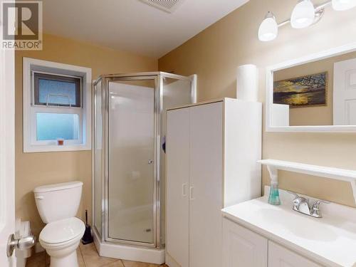 5930 Mowat Ave, Powell River, BC - Indoor Photo Showing Bathroom