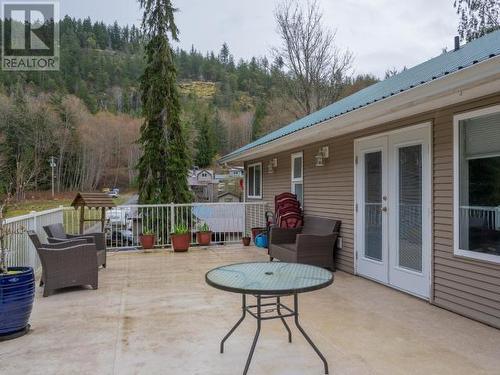 5930 Mowat Ave, Powell River, BC - Outdoor With Deck Patio Veranda With Exterior