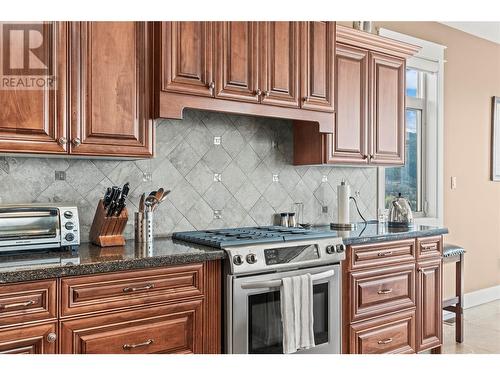 520 Whitecourt Place, Vernon, BC - Indoor Photo Showing Kitchen