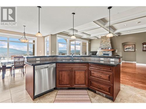 520 Whitecourt Place, Vernon, BC - Indoor Photo Showing Kitchen With Double Sink