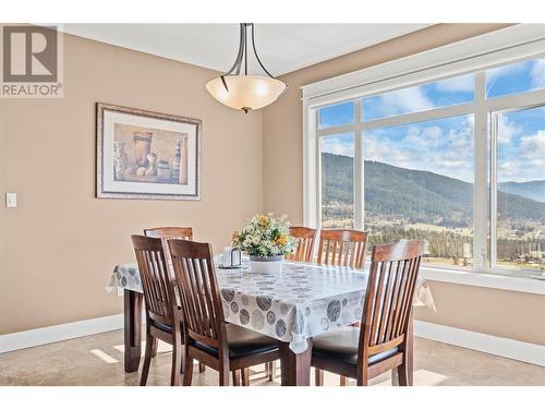 520 Whitecourt Place, Vernon, BC - Indoor Photo Showing Dining Room