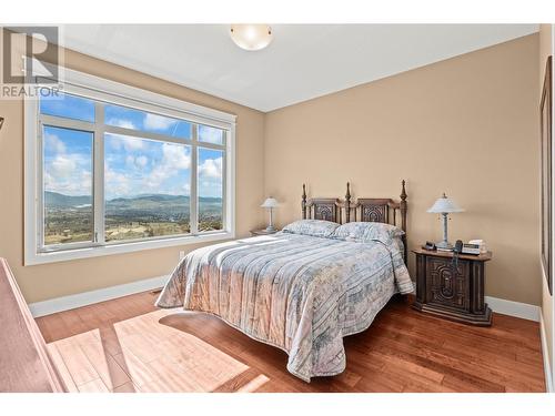 520 Whitecourt Place, Vernon, BC - Indoor Photo Showing Bedroom