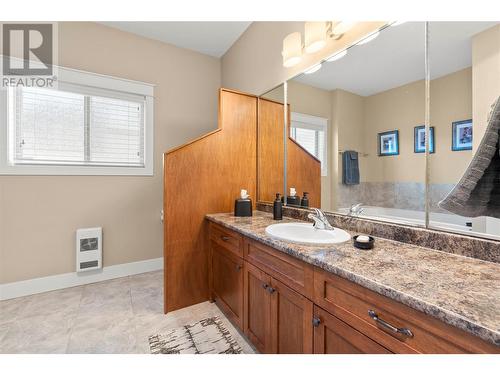 520 Whitecourt Place, Vernon, BC - Indoor Photo Showing Bathroom