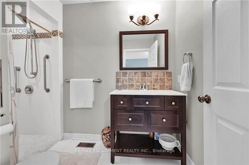 352 Maccrae Drive, Haldimand, ON - Indoor Photo Showing Bathroom