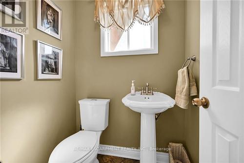 352 Maccrae Drive, Haldimand, ON - Indoor Photo Showing Bathroom