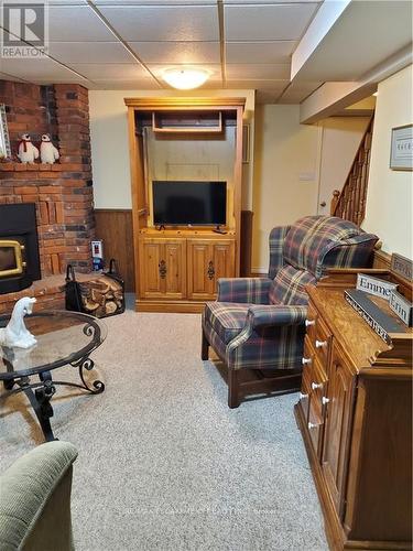 352 Maccrae Dr, Haldimand, ON - Indoor With Fireplace