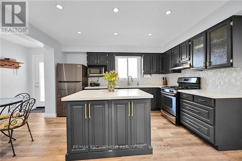 352 Maccrae Drive, Haldimand, ON - Indoor Photo Showing Kitchen With Upgraded Kitchen