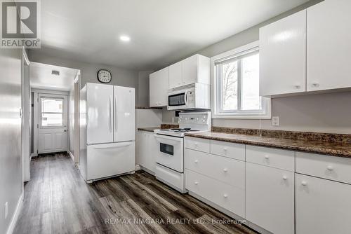 12281 Lakeshore Road, Wainfleet, ON - Indoor Photo Showing Kitchen