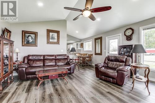 12281 Lakeshore Road, Wainfleet, ON - Indoor Photo Showing Living Room