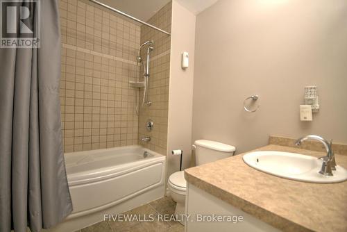 673 Woodcrest Blvd, London, ON - Indoor Photo Showing Bathroom