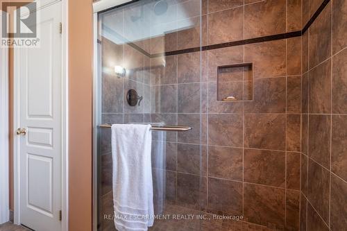 5 Maryheather Cres, Hamilton, ON - Indoor Photo Showing Bathroom