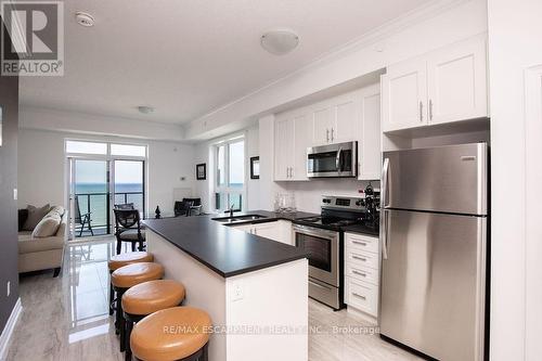 608 - 101 Shoreview Place, Hamilton, ON - Indoor Photo Showing Kitchen