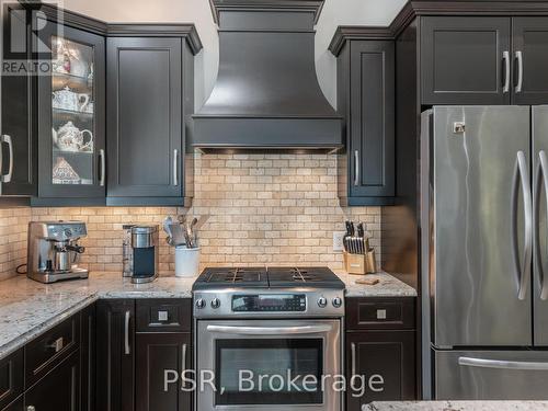 31 Stoneridge Crescent, Niagara-On-The-Lake, ON - Indoor Photo Showing Kitchen With Upgraded Kitchen
