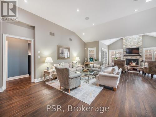 31 Stoneridge Crescent, Niagara-On-The-Lake, ON - Indoor Photo Showing Living Room With Fireplace
