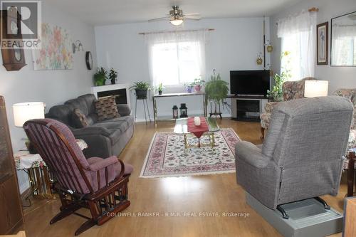 42 Mitchellview Rd, Kawartha Lakes, ON - Indoor Photo Showing Living Room