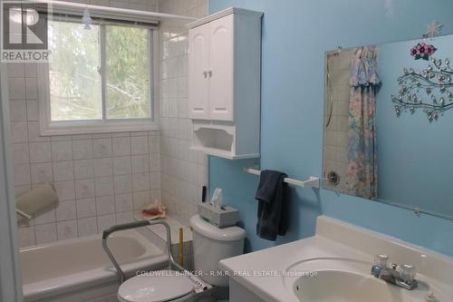 42 Mitchellview Rd, Kawartha Lakes, ON - Indoor Photo Showing Bathroom
