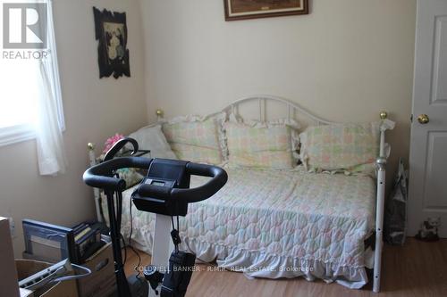 42 Mitchellview Rd, Kawartha Lakes, ON - Indoor Photo Showing Bedroom