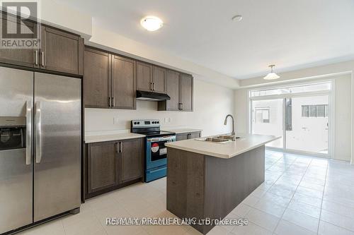 70 Ever Sweet Way, Thorold, ON - Indoor Photo Showing Kitchen With Double Sink