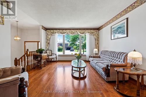 337 Barrick Road, Port Colborne, ON - Indoor Photo Showing Living Room