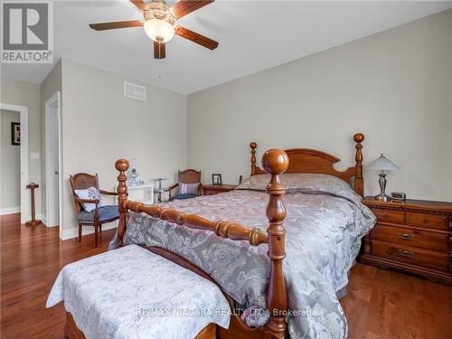 880 Edgemere Rd, Fort Erie, ON - Indoor Photo Showing Bedroom