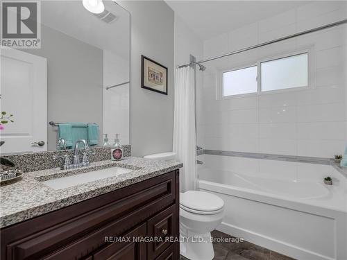 880 Edgemere Rd, Fort Erie, ON - Indoor Photo Showing Bathroom