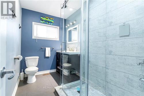 354 Lakewood Ave, Fort Erie, ON - Indoor Photo Showing Bathroom