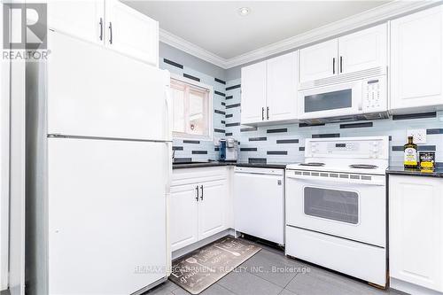 354 Lakewood Avenue, Fort Erie, ON - Indoor Photo Showing Kitchen