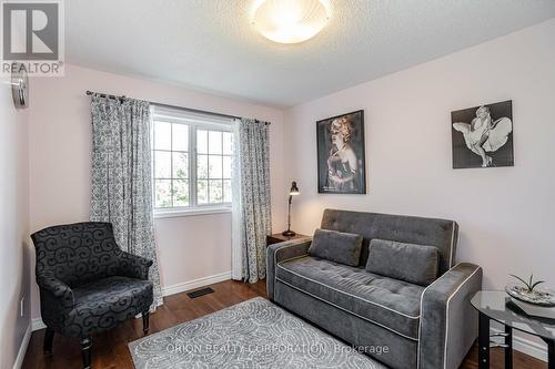44 Porchlight Road, Brampton, ON - Indoor Photo Showing Living Room