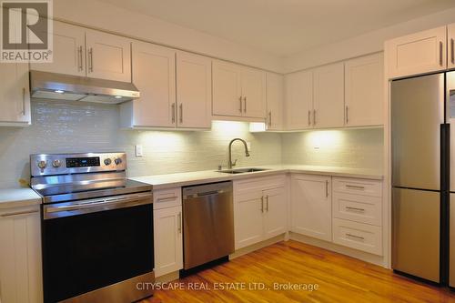 4084 Trapper Cres, Mississauga, ON - Indoor Photo Showing Kitchen With Double Sink